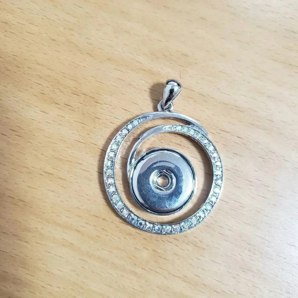 Interchangeable Snap Jewelry Pendant - Picture 1 of 4